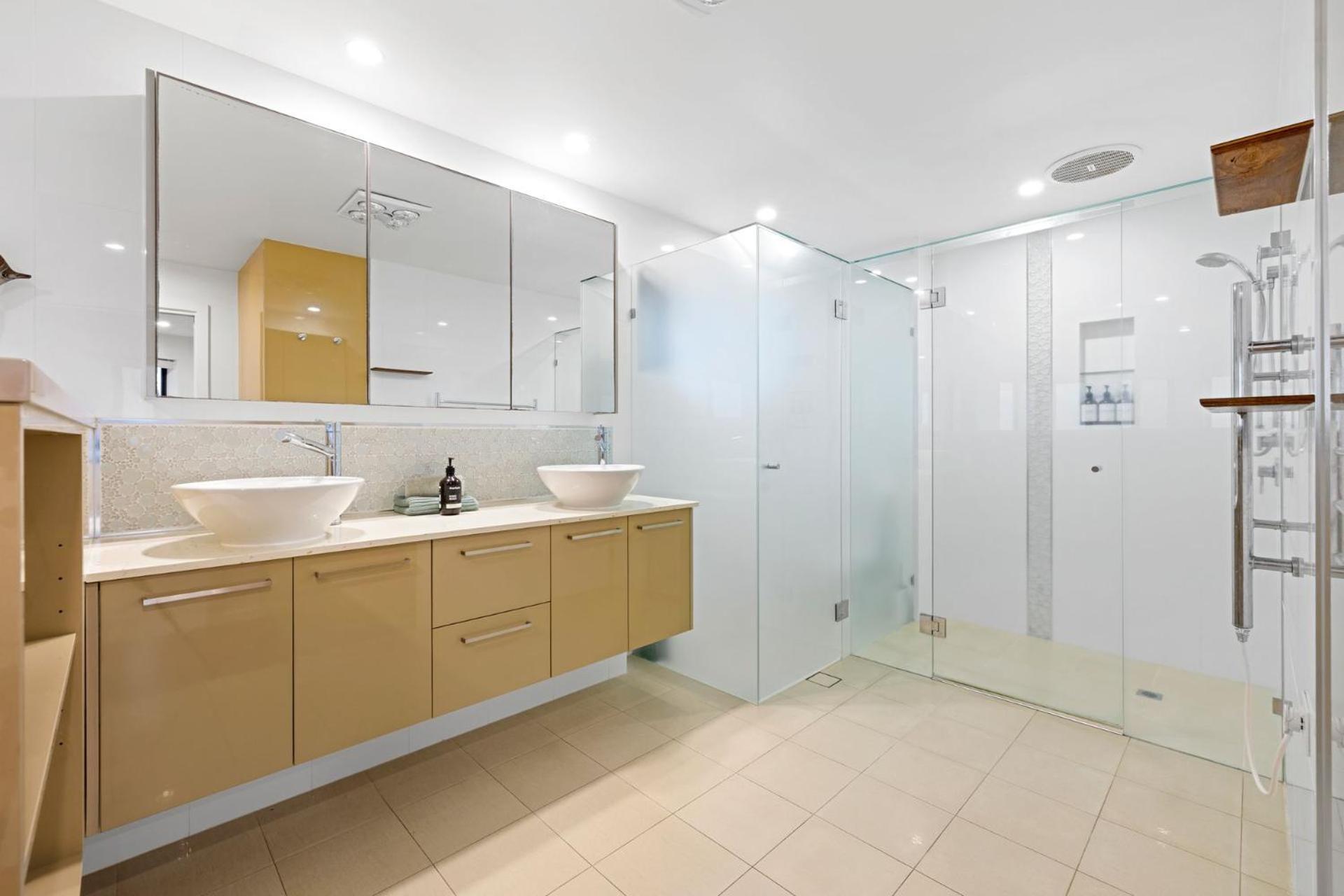 Shoreline 9 Penthouse With Ocean Views Хейстингс Пойнт Екстериор снимка